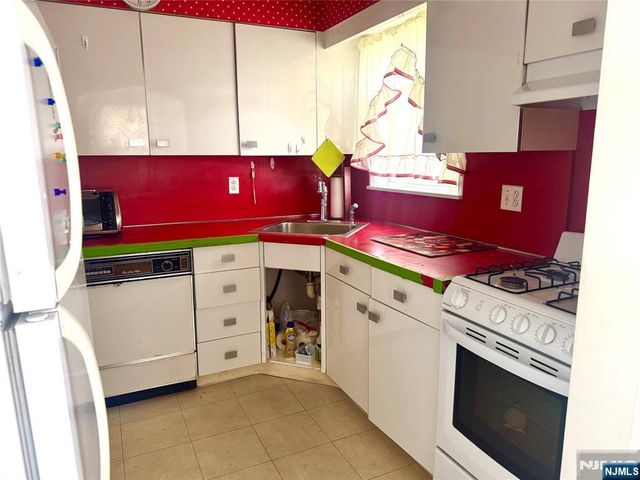 27 Monterey Avenue, Teaneck, NJ 07666