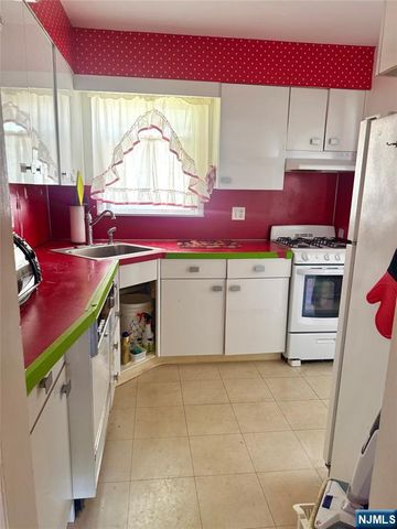 27 Monterey Avenue, Teaneck, NJ 07666