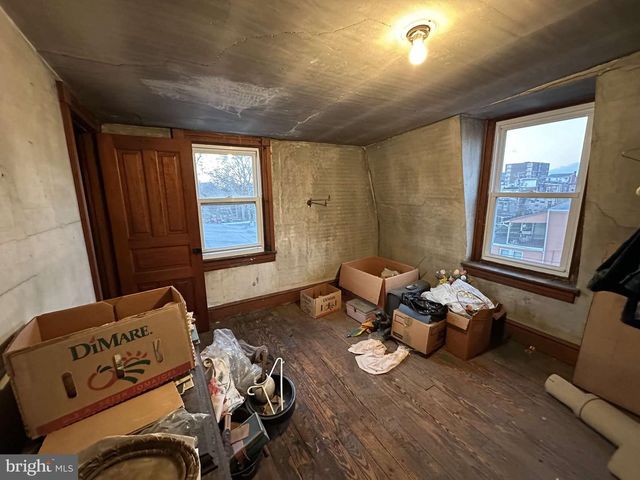 100 S 6TH AVE, Reading, PA 19611