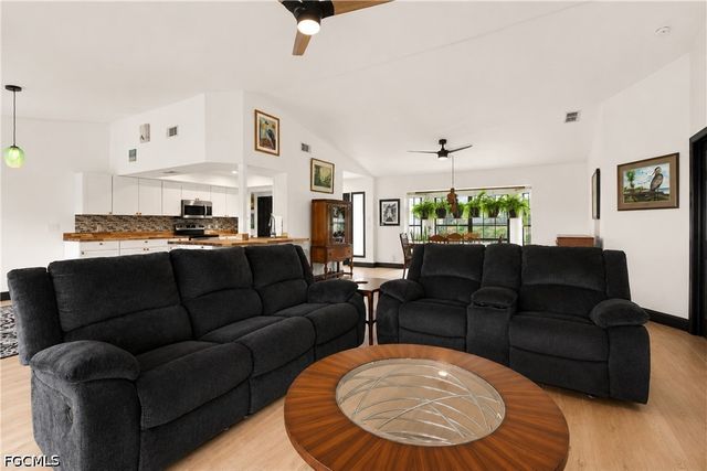 28 NE 19th CT, Cape Coral, FL 33909