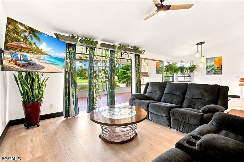 Image 12 of property listing at 28 NE 19th CT, Cape Coral, FL 33909