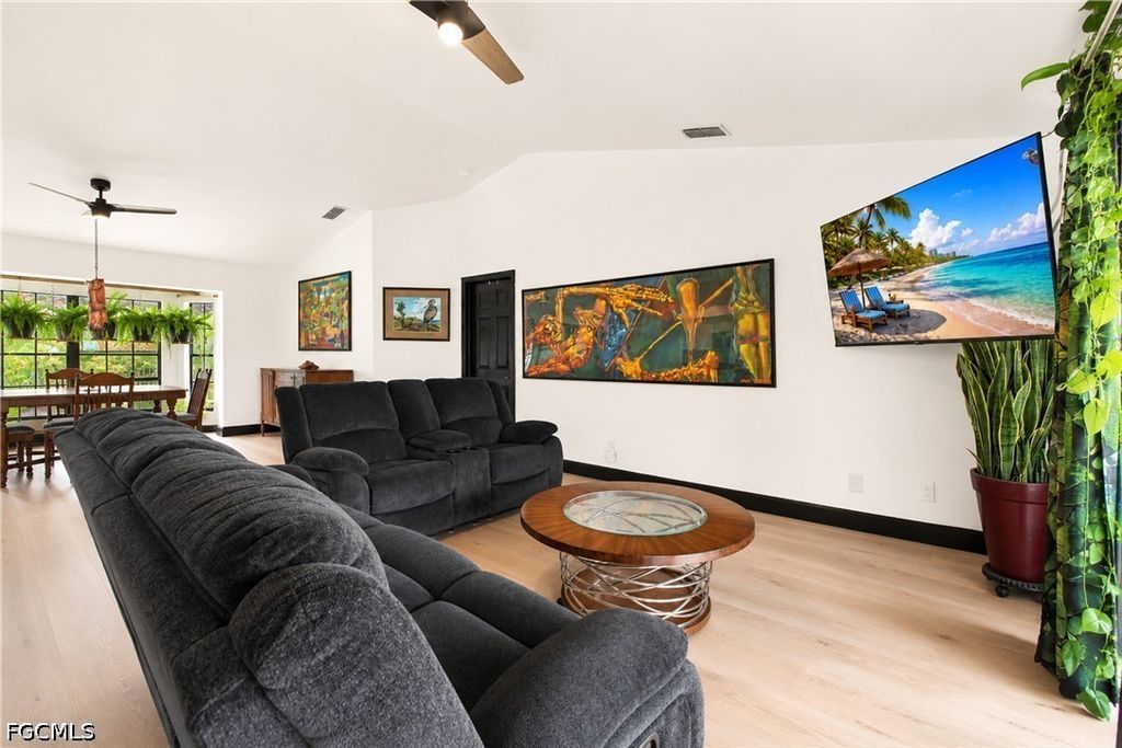 Image 13 of property listing at 28 NE 19th CT, Cape Coral, FL 33909