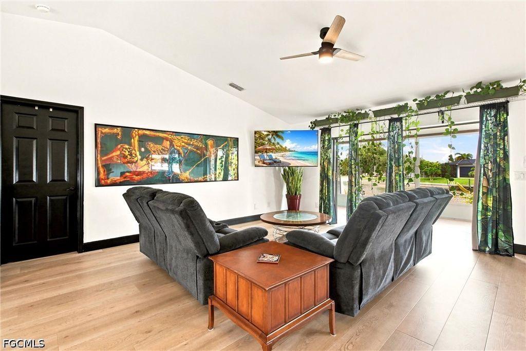 Image 14 of property listing at 28 NE 19th CT, Cape Coral, FL 33909