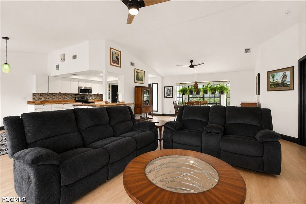 Image 15 of property listing at 28 NE 19th CT, Cape Coral, FL 33909