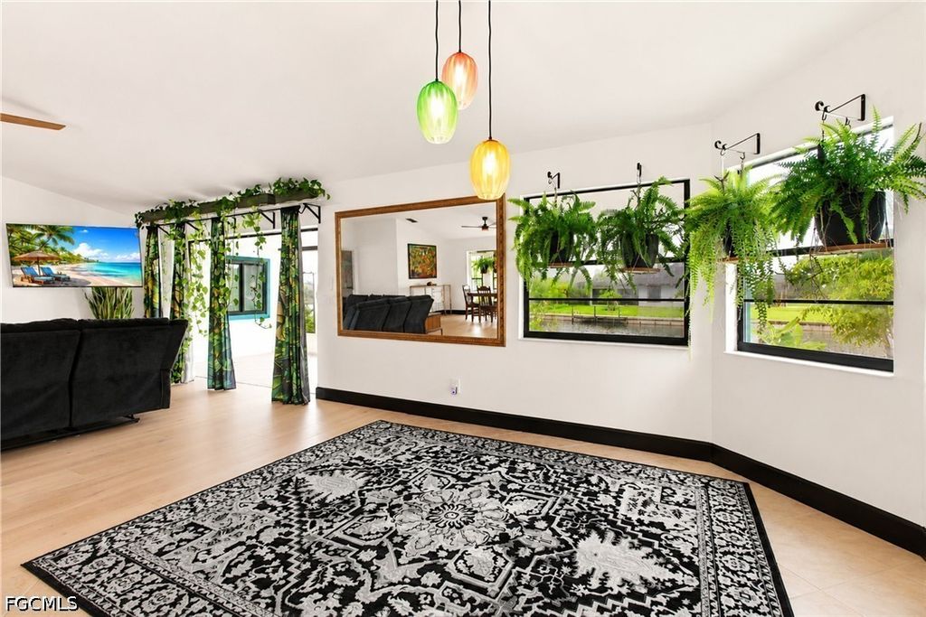 Image 16 of property listing at 28 NE 19th CT, Cape Coral, FL 33909