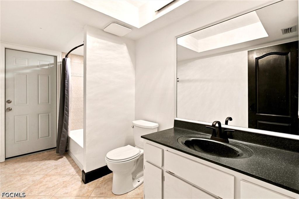Image 23 of property listing at 28 NE 19th CT, Cape Coral, FL 33909