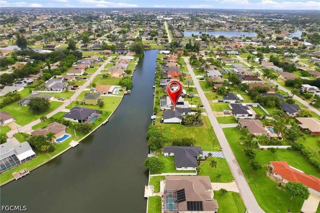Image 24 of property listing at 28 NE 19th CT, Cape Coral, FL 33909