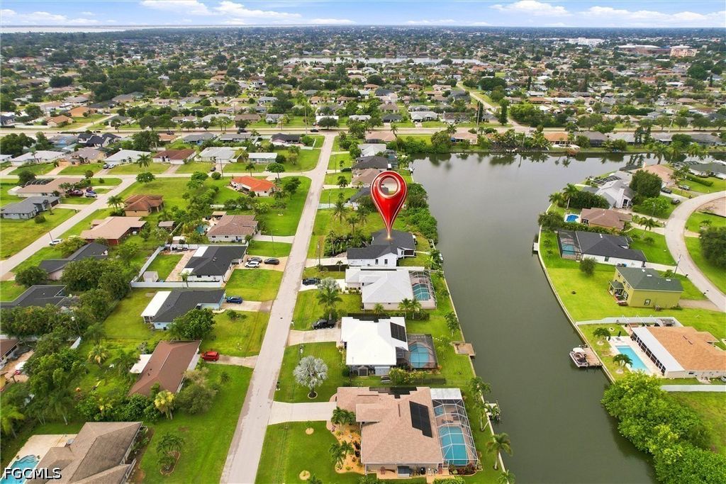 Image 6 of property listing at 28 NE 19th CT, Cape Coral, FL 33909