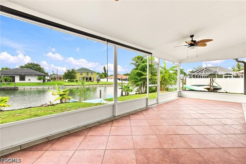 Image 9 of property listing at 28 NE 19th CT, Cape Coral, FL 33909
