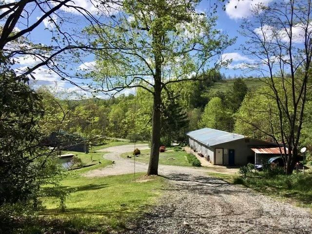 65 Blue Ridge Gem Mine Road, Little Switzerland, NC 28777