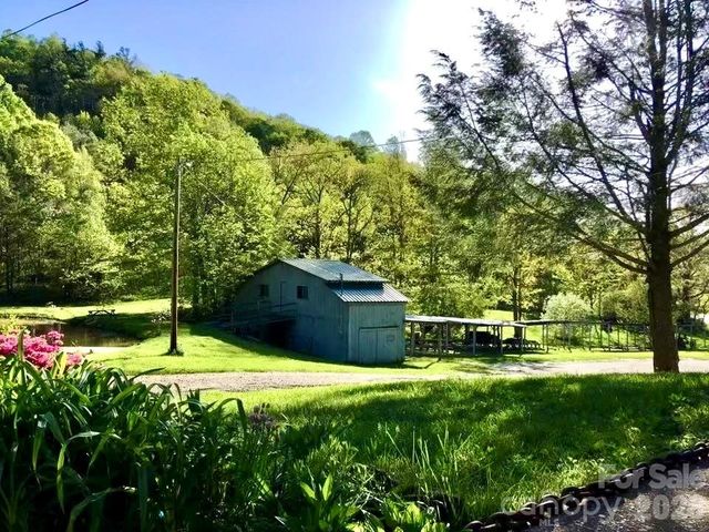 65 Blue Ridge Gem Mine Road, Little Switzerland, NC 28777