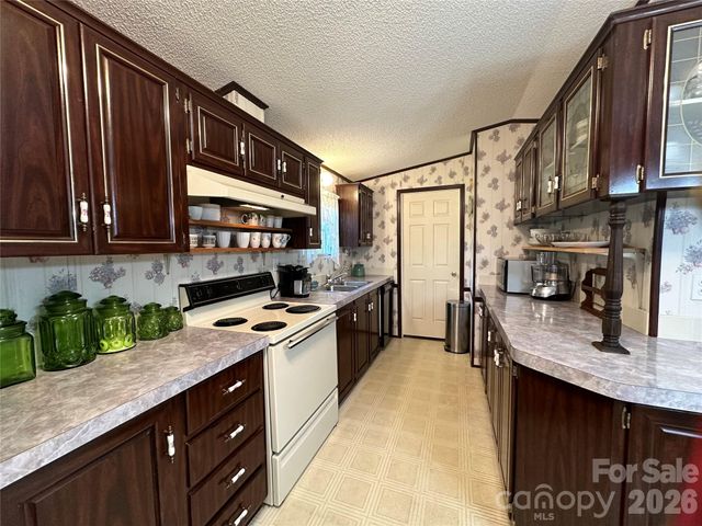 65 Blue Ridge Gem Mine Road, Little Switzerland, NC 28777