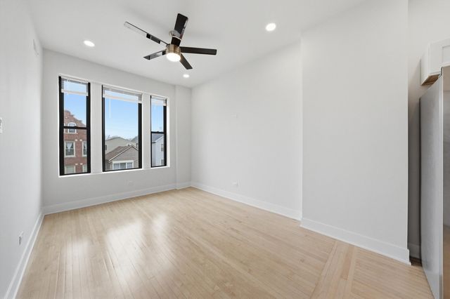 2145 W 18th Place 2R, Chicago, IL 60608