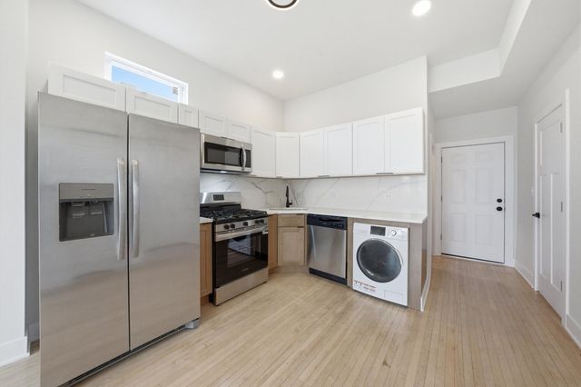 2145 W 18th Place 2R, Chicago, IL 60608