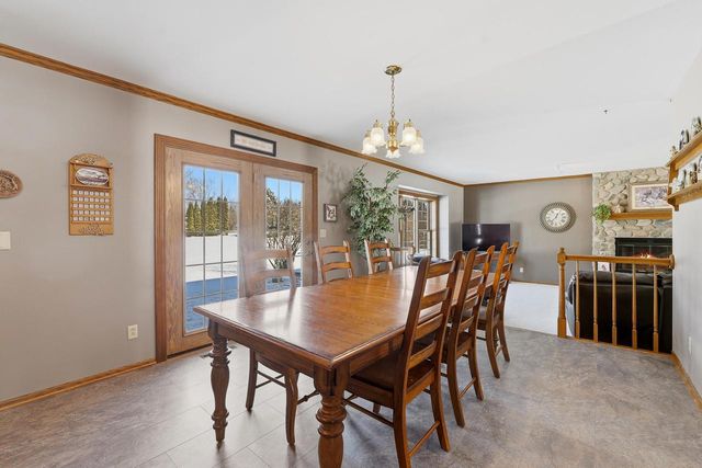 N66W35104 Lappland Crossing, Oconomowoc, WI 53066