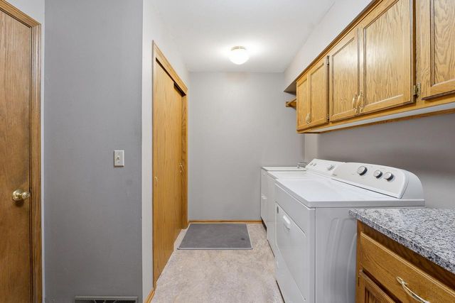 N66W35104 Lappland Crossing, Oconomowoc, WI 53066