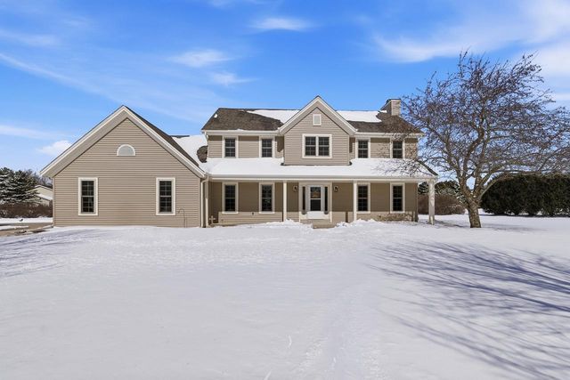 N66W35104 Lappland Crossing, Oconomowoc, WI 53066