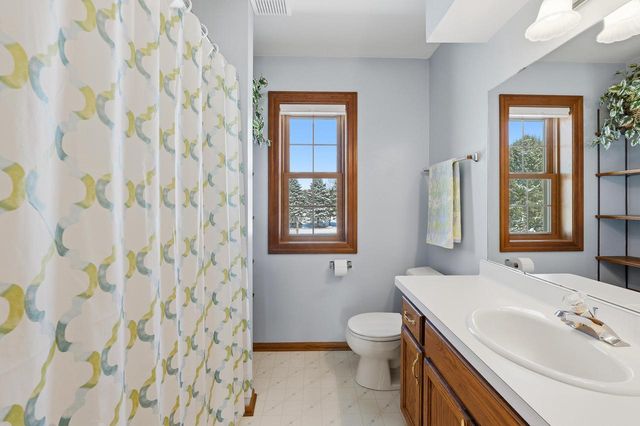 N66W35104 Lappland Crossing, Oconomowoc, WI 53066