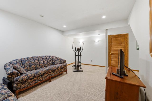 N66W35104 Lappland Crossing, Oconomowoc, WI 53066