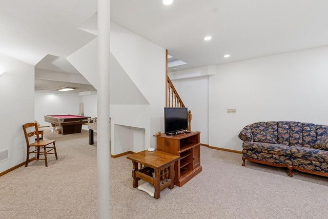 N66W35104 Lappland Crossing, Oconomowoc, WI 53066