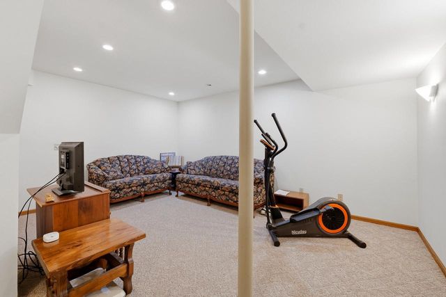 N66W35104 Lappland Crossing, Oconomowoc, WI 53066