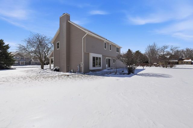 N66W35104 Lappland Crossing, Oconomowoc, WI 53066