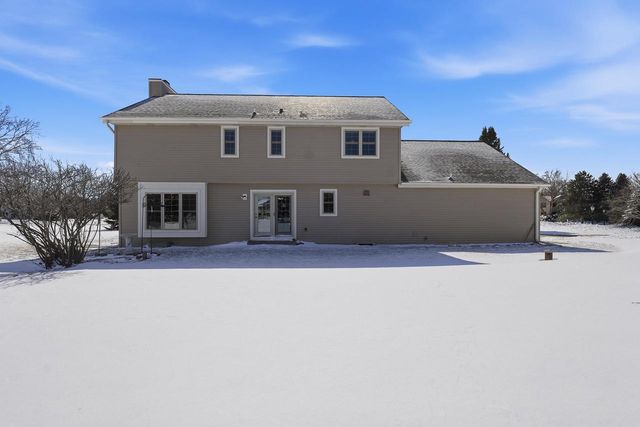 N66W35104 Lappland Crossing, Oconomowoc, WI 53066