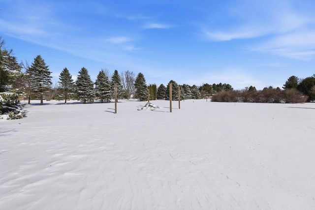 N66W35104 Lappland Crossing, Oconomowoc, WI 53066