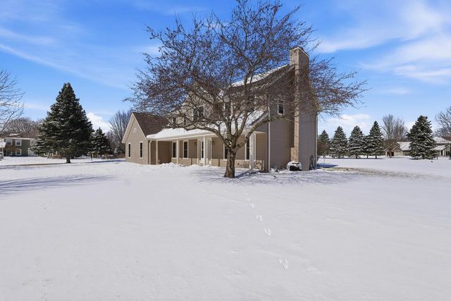 N66W35104 Lappland Crossing, Oconomowoc, WI 53066