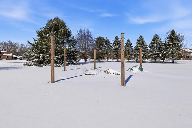 N66W35104 Lappland Crossing, Oconomowoc, WI 53066