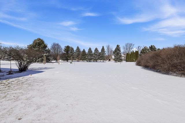 N66W35104 Lappland Crossing, Oconomowoc, WI 53066
