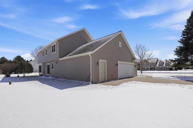 N66W35104 Lappland Crossing, Oconomowoc, WI 53066