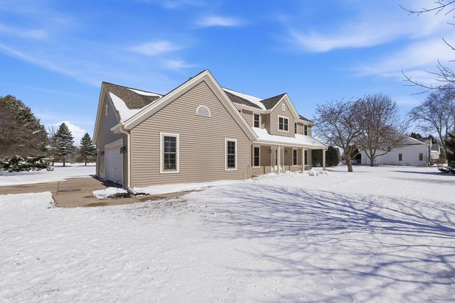 N66W35104 Lappland Crossing, Oconomowoc, WI 53066