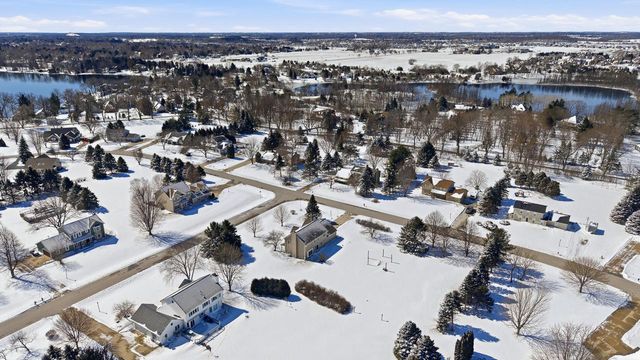 N66W35104 Lappland Crossing, Oconomowoc, WI 53066