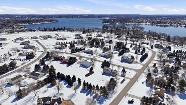 N66W35104 Lappland Crossing, Oconomowoc, WI 53066