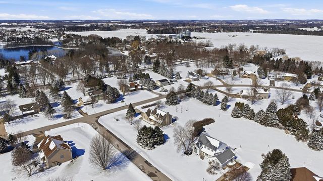 N66W35104 Lappland Crossing, Oconomowoc, WI 53066