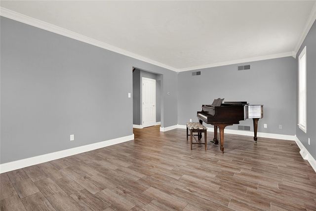 774 Vernon Dr, Rostraver, PA 15012