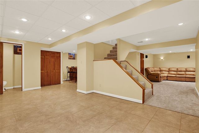 774 Vernon Dr, Rostraver, PA 15012