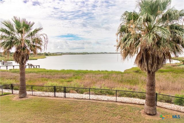 214 E Bay Avenue, Seadrift, TX 77983