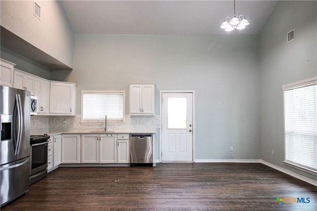 214 E Bay Avenue, Seadrift, TX 77983