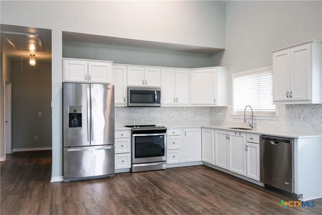 214 E Bay Avenue, Seadrift, TX 77983