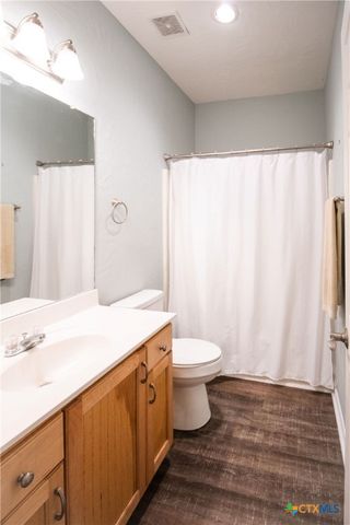 214 E Bay Avenue, Seadrift, TX 77983