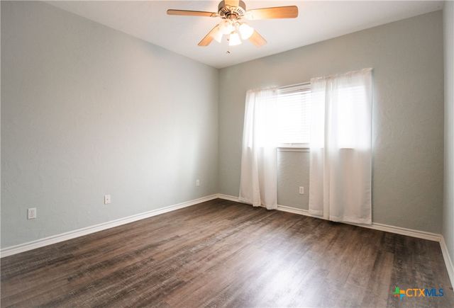 214 E Bay Avenue, Seadrift, TX 77983