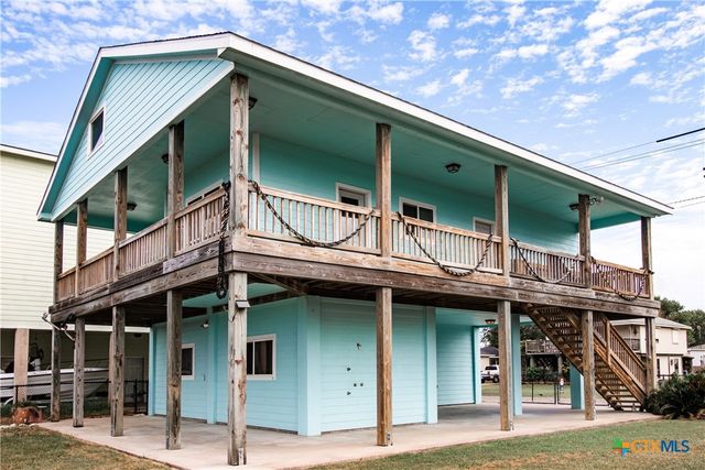 214 E Bay Avenue, Seadrift, TX 77983