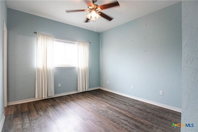 214 E Bay Avenue, Seadrift, TX 77983