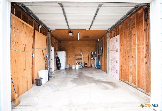 214 E Bay Avenue, Seadrift, TX 77983