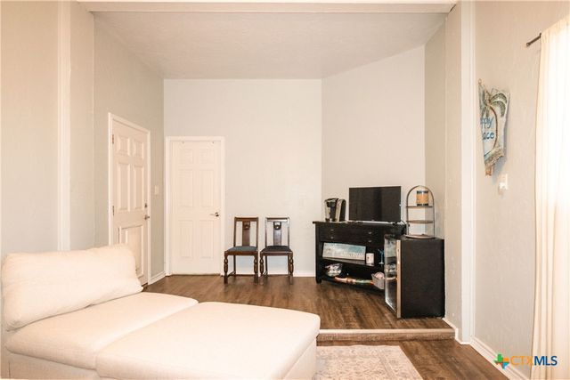 214 E Bay Avenue, Seadrift, TX 77983