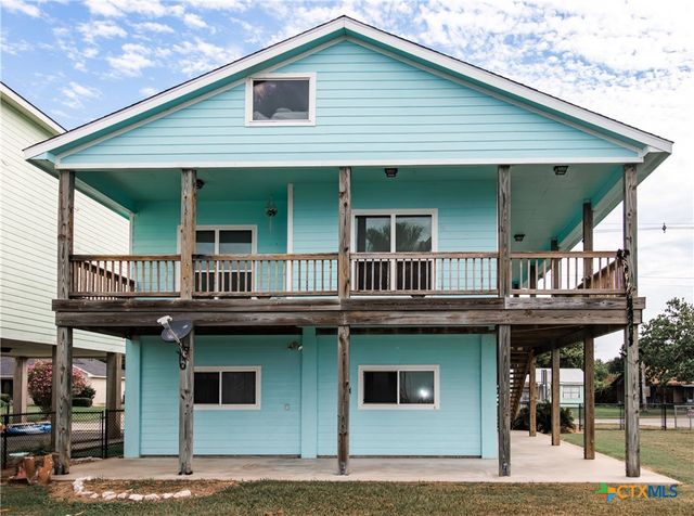 214 E Bay Avenue, Seadrift, TX 77983