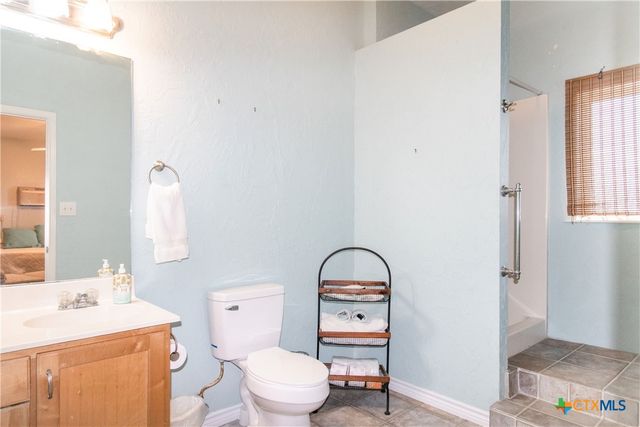 214 E Bay Avenue, Seadrift, TX 77983