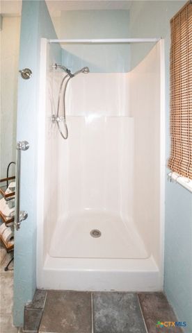 214 E Bay Avenue, Seadrift, TX 77983